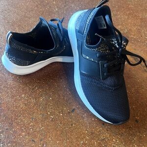 EUC New Balance Nergize Sport. Size 8.5 Leopard